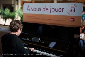 Pianos en gare