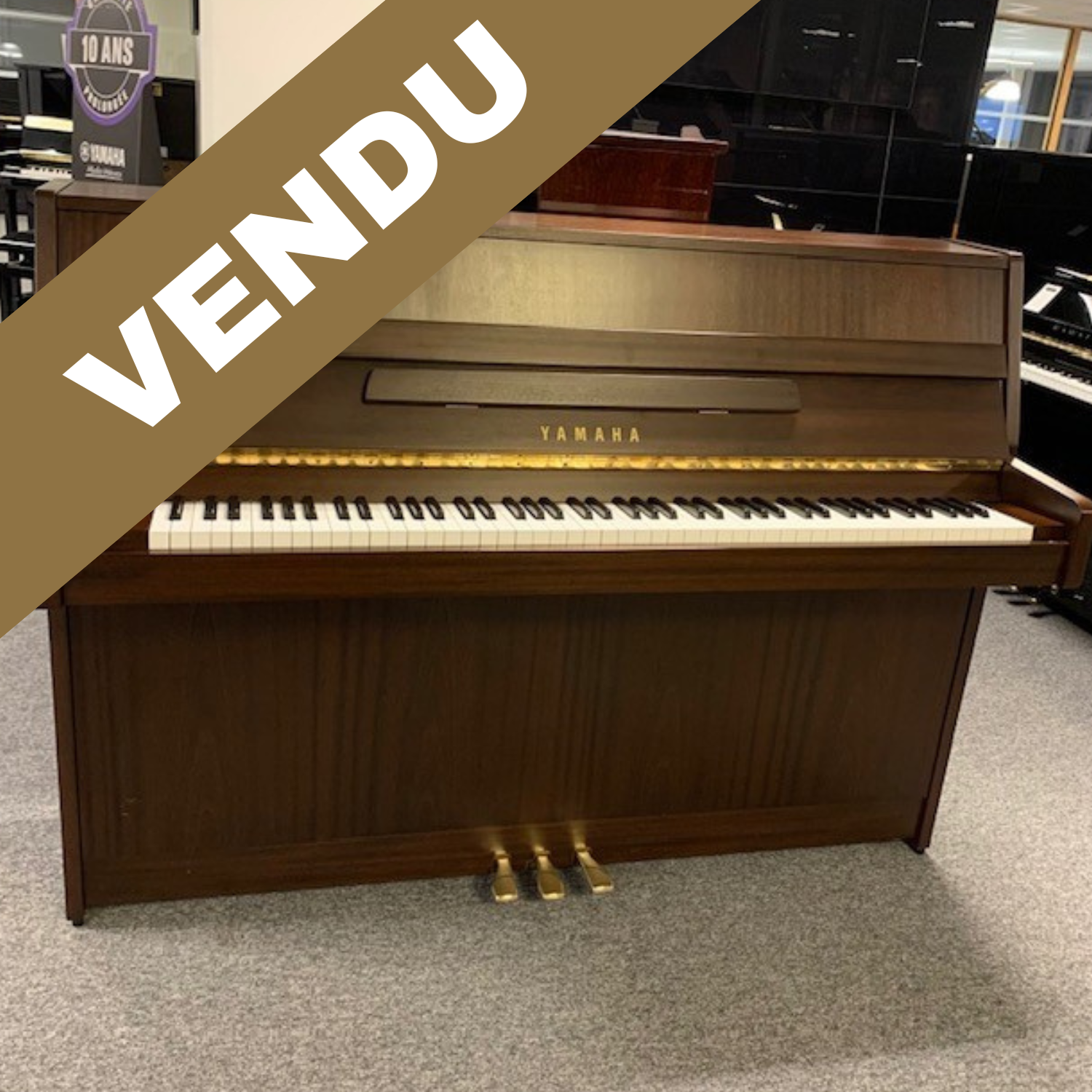 YAMAHA C108 Noyer Foncé Occasion